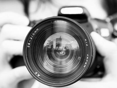 Le bac+5 en journalisme audiovisuel Sup’Média aborde les techniques de photographie, de cadre et lumière.